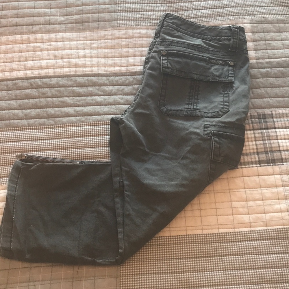 Miss Me cargos/cropped pants